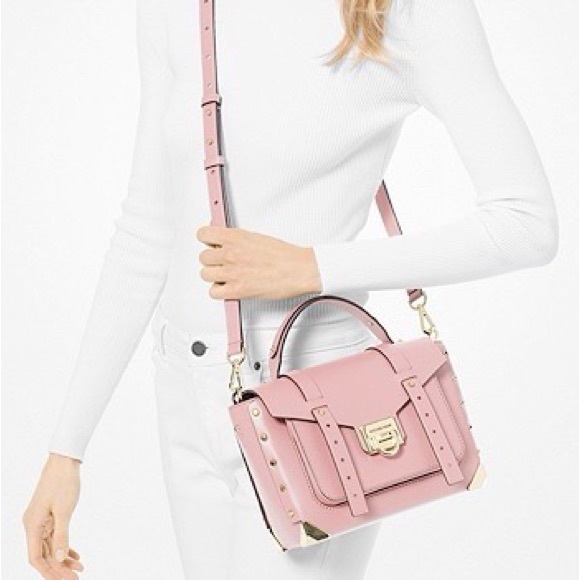 MICHAEL KORS Manhattan
Medium Leather Satchel Handbag in Powder Blush - Picture 4 of 10